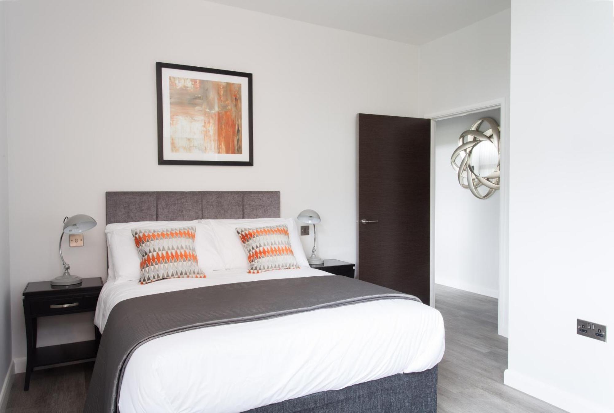 Cotels At 7Zero1 Serviced Apartments - Modern Apartments, Superfast Broadband, Free Parking, Centrally Located Milton Keynes Extérieur photo